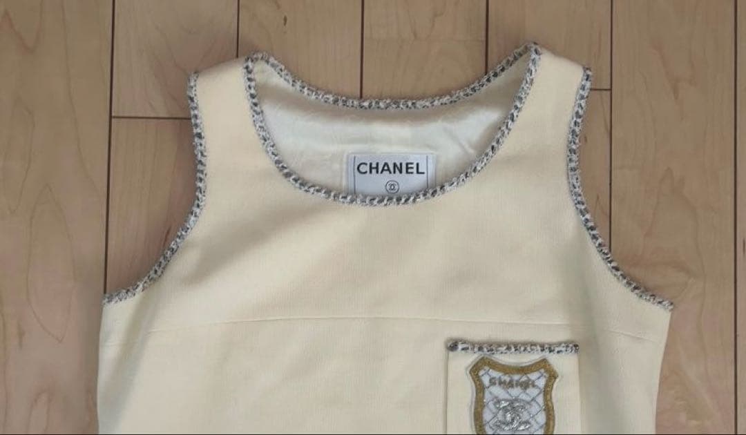 中古　美品　CHANEL　タンクトップ　クリーム　刺繍入り　プレッピー
