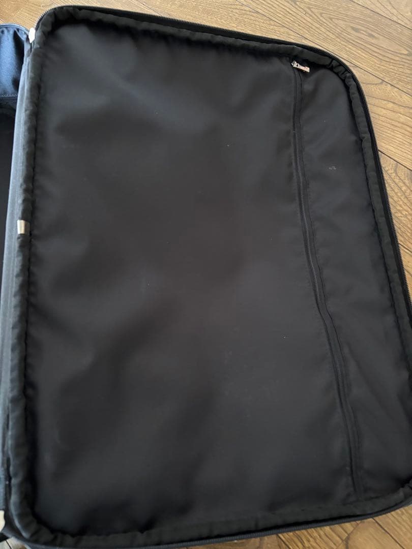 ロエベ レザー製黒キャリーケース