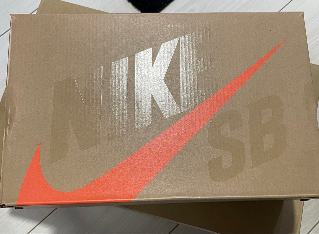 【新品 未使用】NIKE SB DUNK ユニバ オレンジレーベル 23.5cm