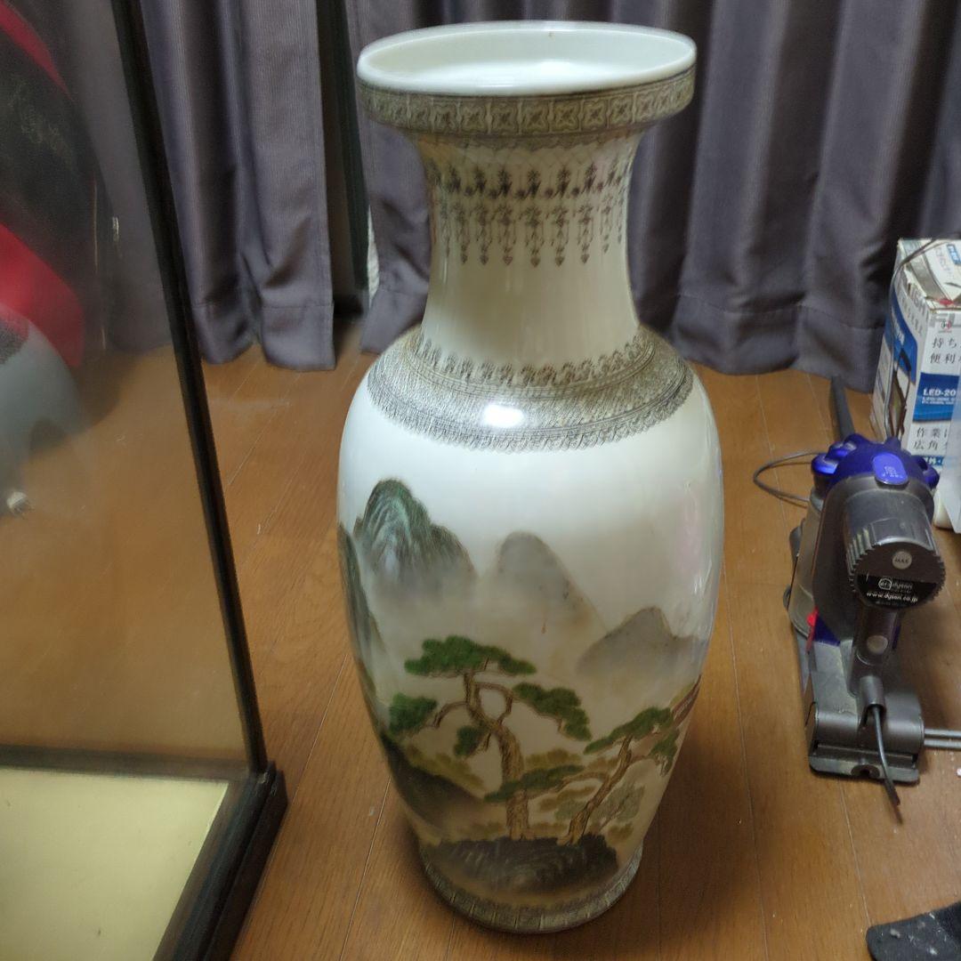 中国・景徳鎮様式の大型花瓶（山水図）です