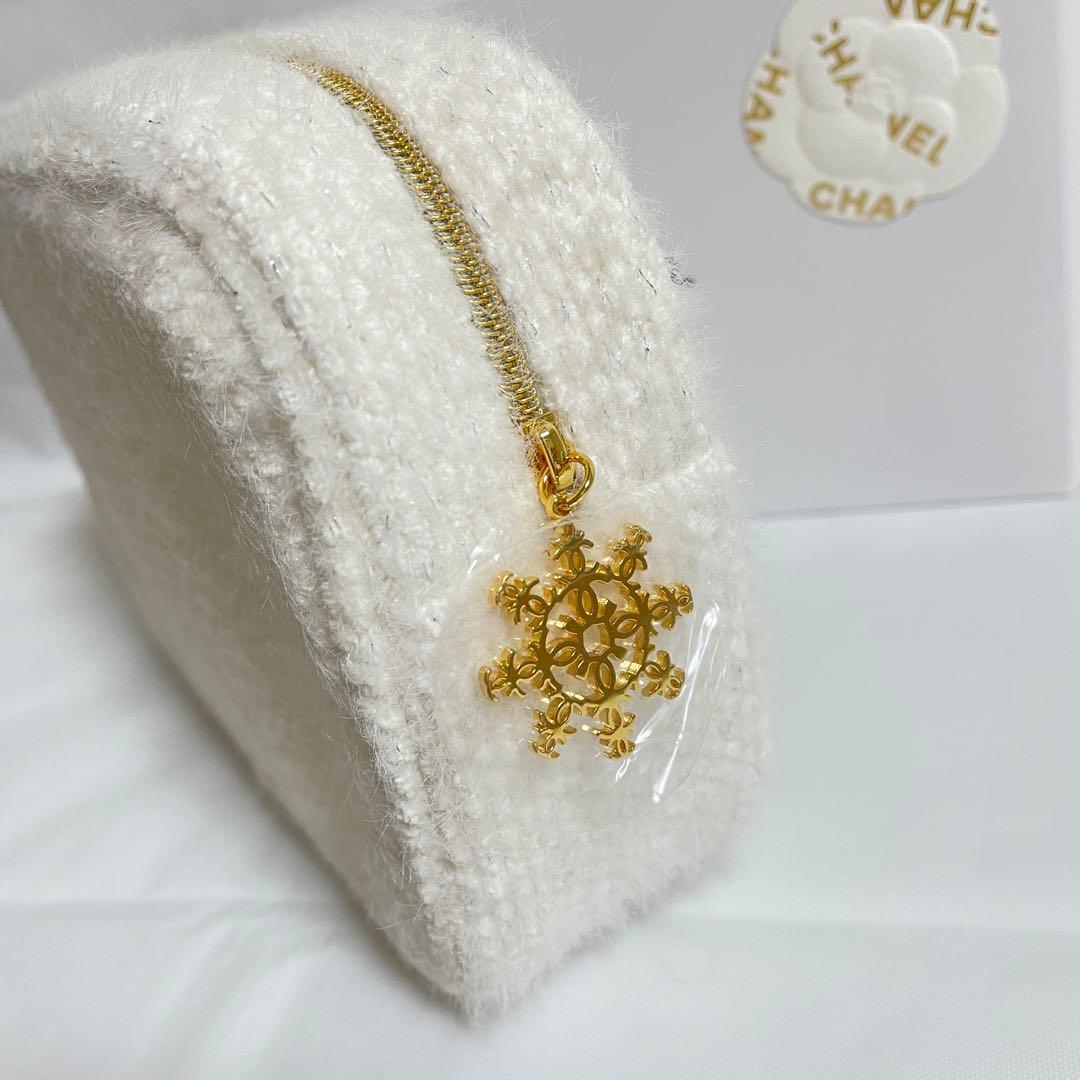 未使用品　シャネル CHANEL 2024 クリスマスコフレ ノベルティポーチ