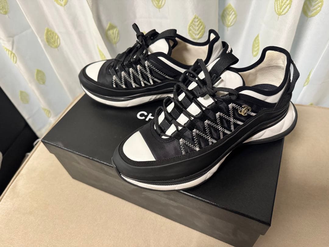 CHANELスニーカー　ブラック/ホワイト42
