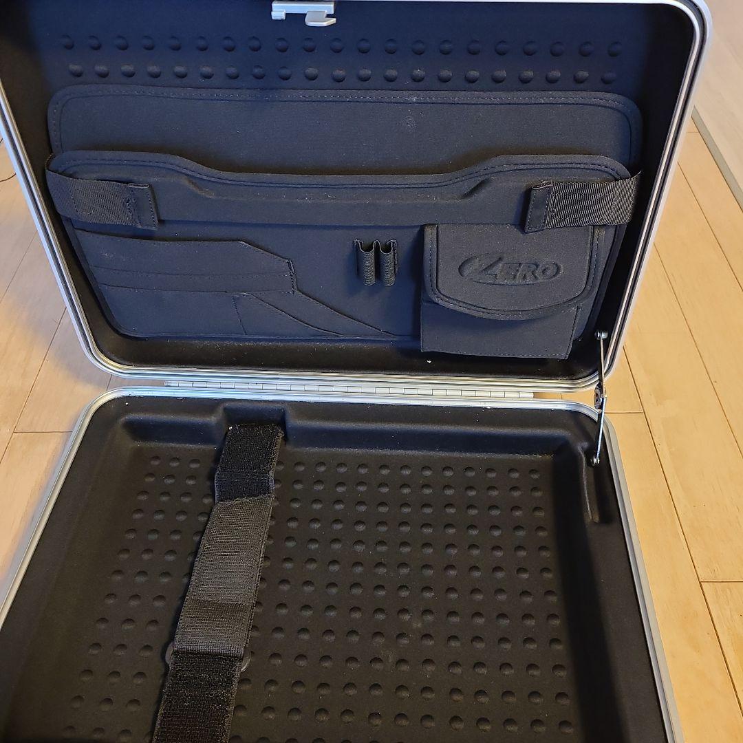 ZERO HALLIBURTON シルバーアタッシュケース