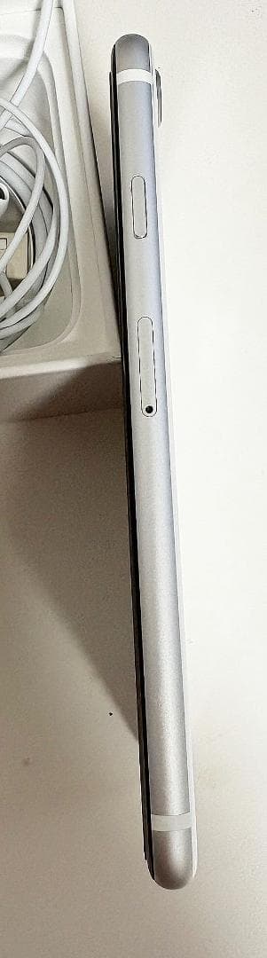 【難あり中古品】iPhoneSE2 本体 充電器・イヤフォン付き　SIMフリー