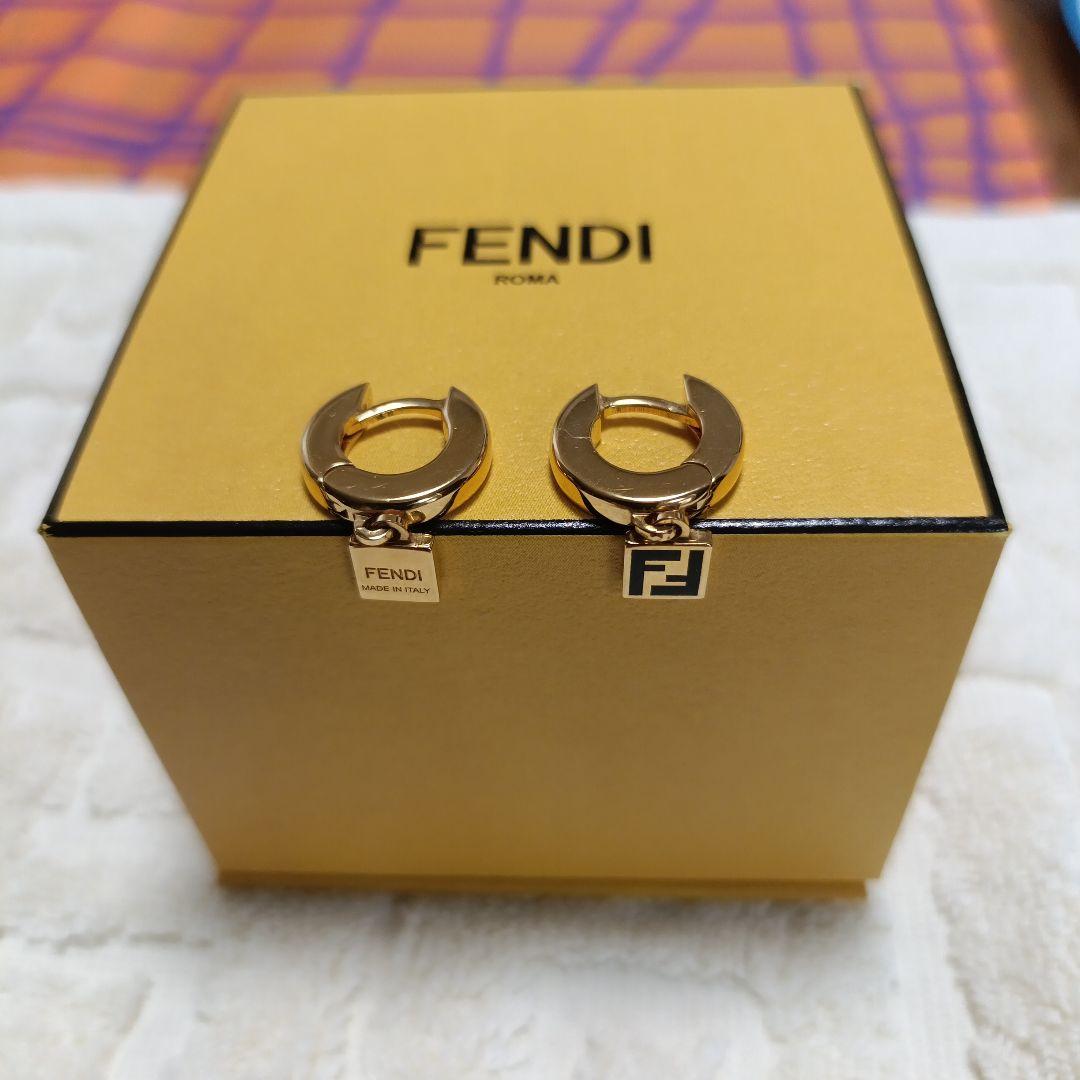 値下げ中　真贋査定済み　Fendi ゴールド フープピアス