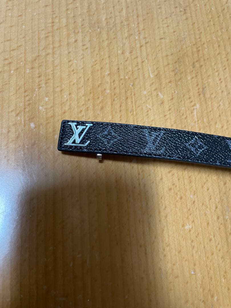 Louis Vuitton ブラックレザーシルバーバックルブレスレット