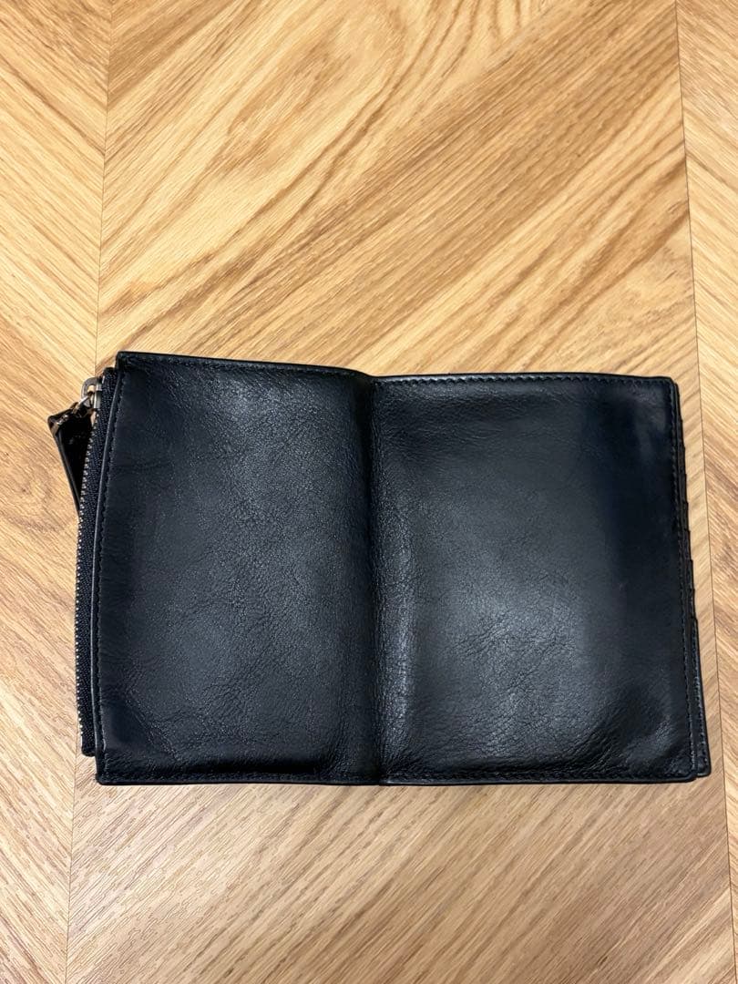 メゾンマルジェラ 二つ折り財布 ブラック ジップ小銭入れ カレンダーロゴ