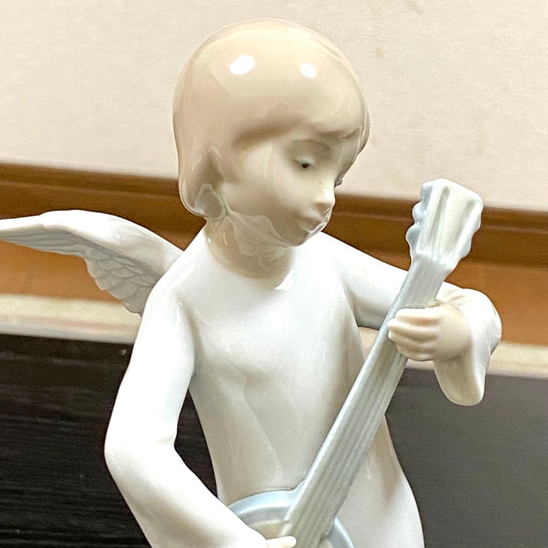 リアドロNAO マンドリンを弾く天使