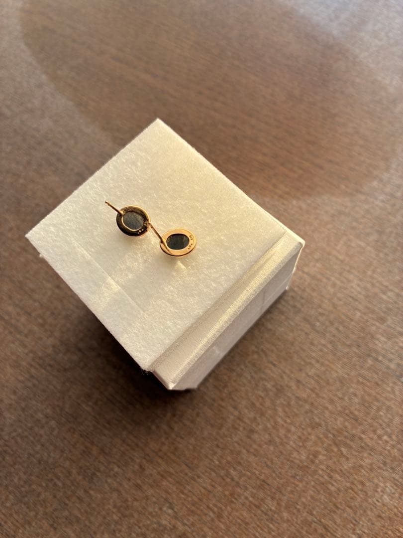 K10ブラックラブラドライト オーバルカボション スタッドピアス