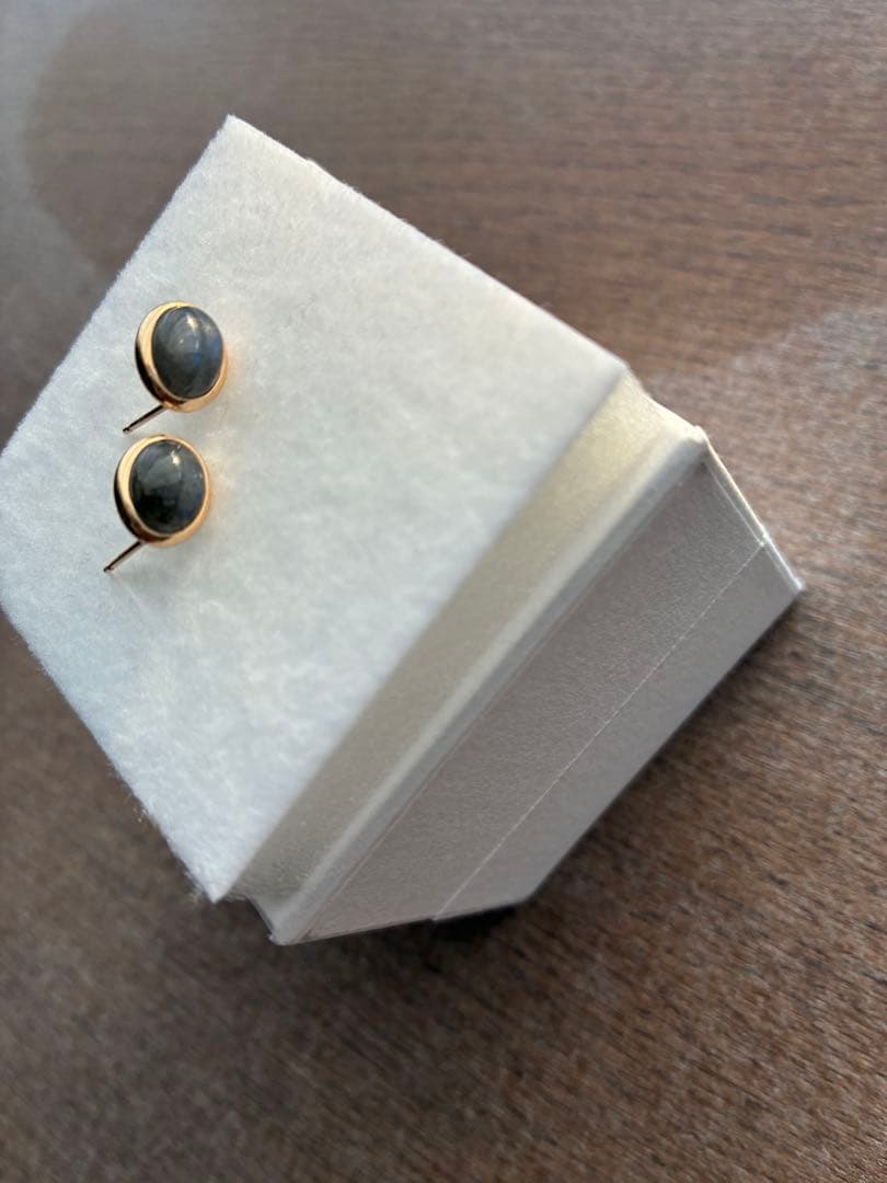 K10ブラックラブラドライト オーバルカボション スタッドピアス