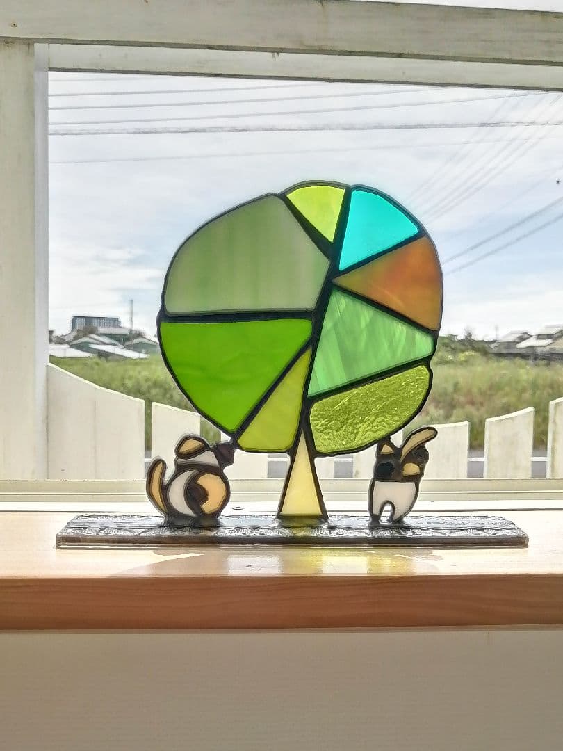 緑の木と三毛猫さん