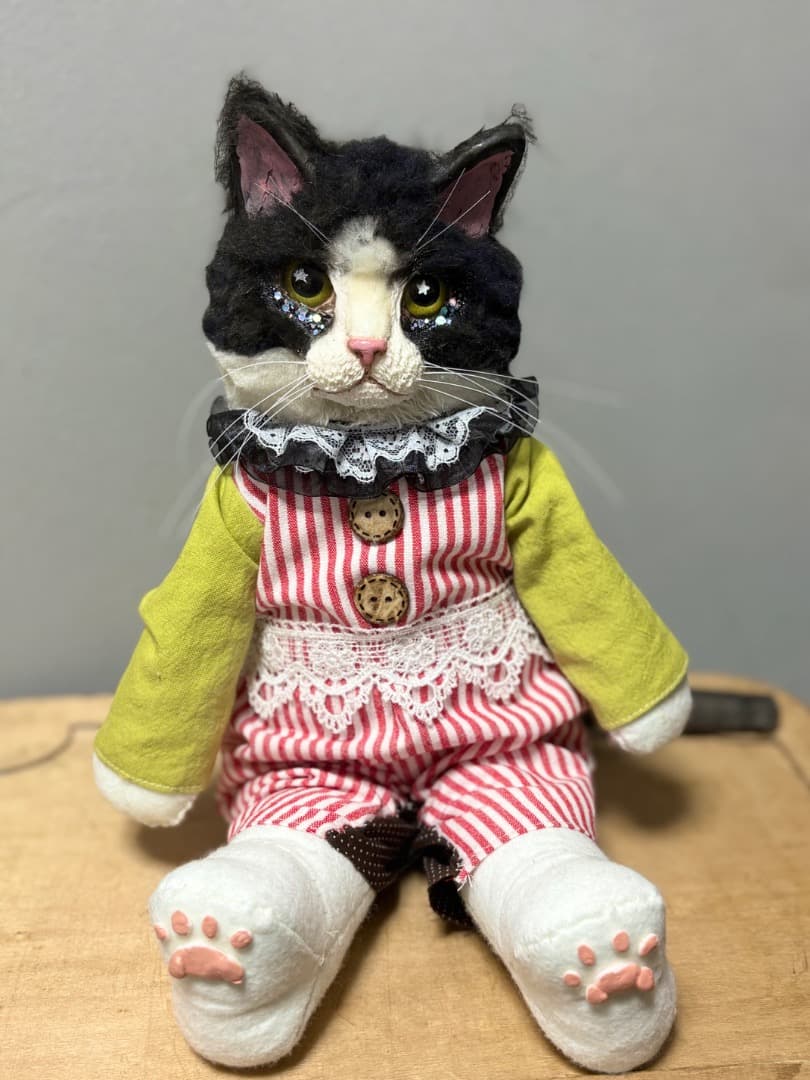 A サーカス猫　黒白猫のアートドール【ハンドメイド】猫　ぬいぐるみ　羊毛フェルト