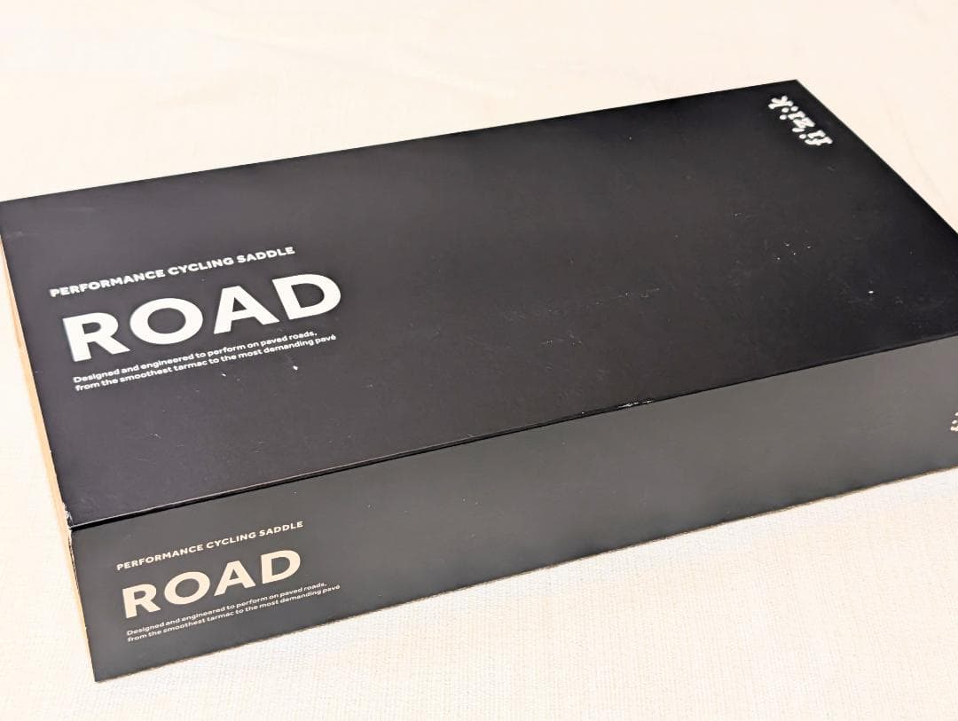 【新品未使用】Fizik サドル ARIONE R3 Open