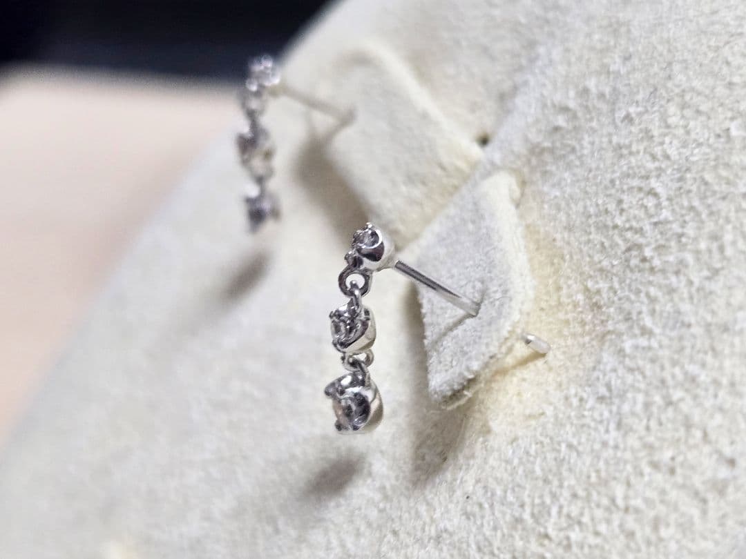 4°C K18WG ダイヤモンドピアス　トリロジー