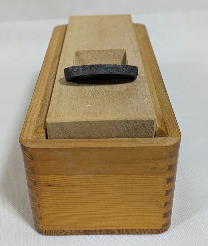 鰹節削り器【宗近】東京製　木製　本職用　かつ箱　鰹節削り器　かつお節削り器