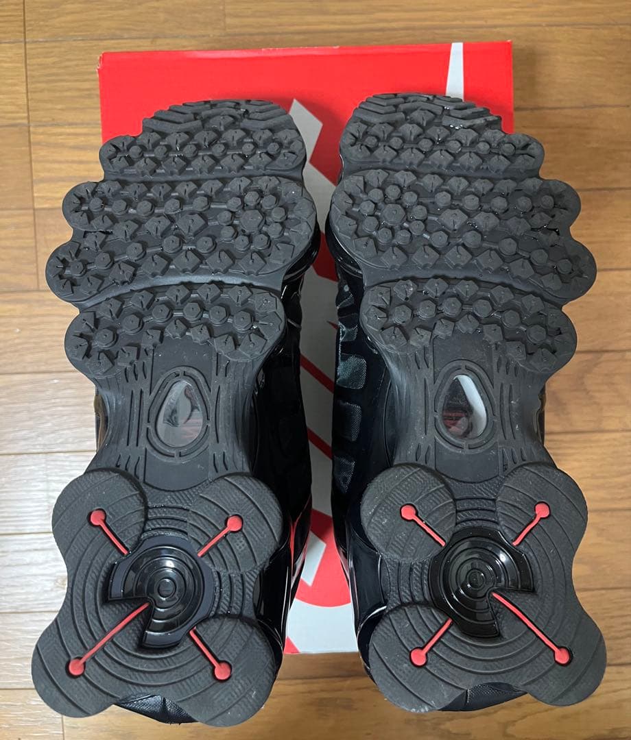 Nike Shox ブラック スニーカー