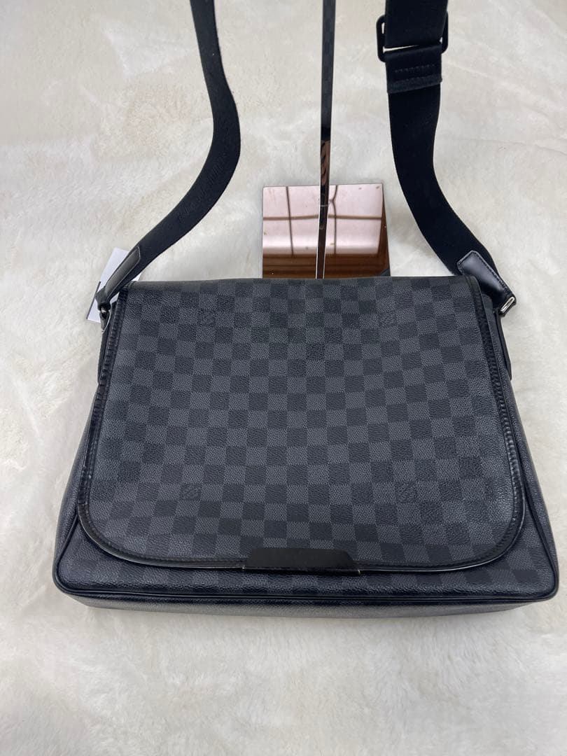 【使用感あり】LOUISVUITTON ルイヴィトン　グラフィット　ダニエルGM