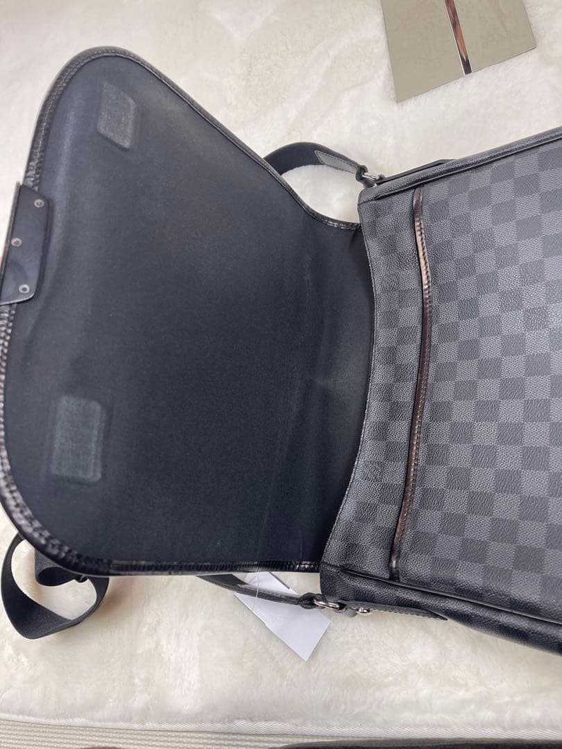 【使用感あり】LOUISVUITTON ルイヴィトン　グラフィット　ダニエルGM