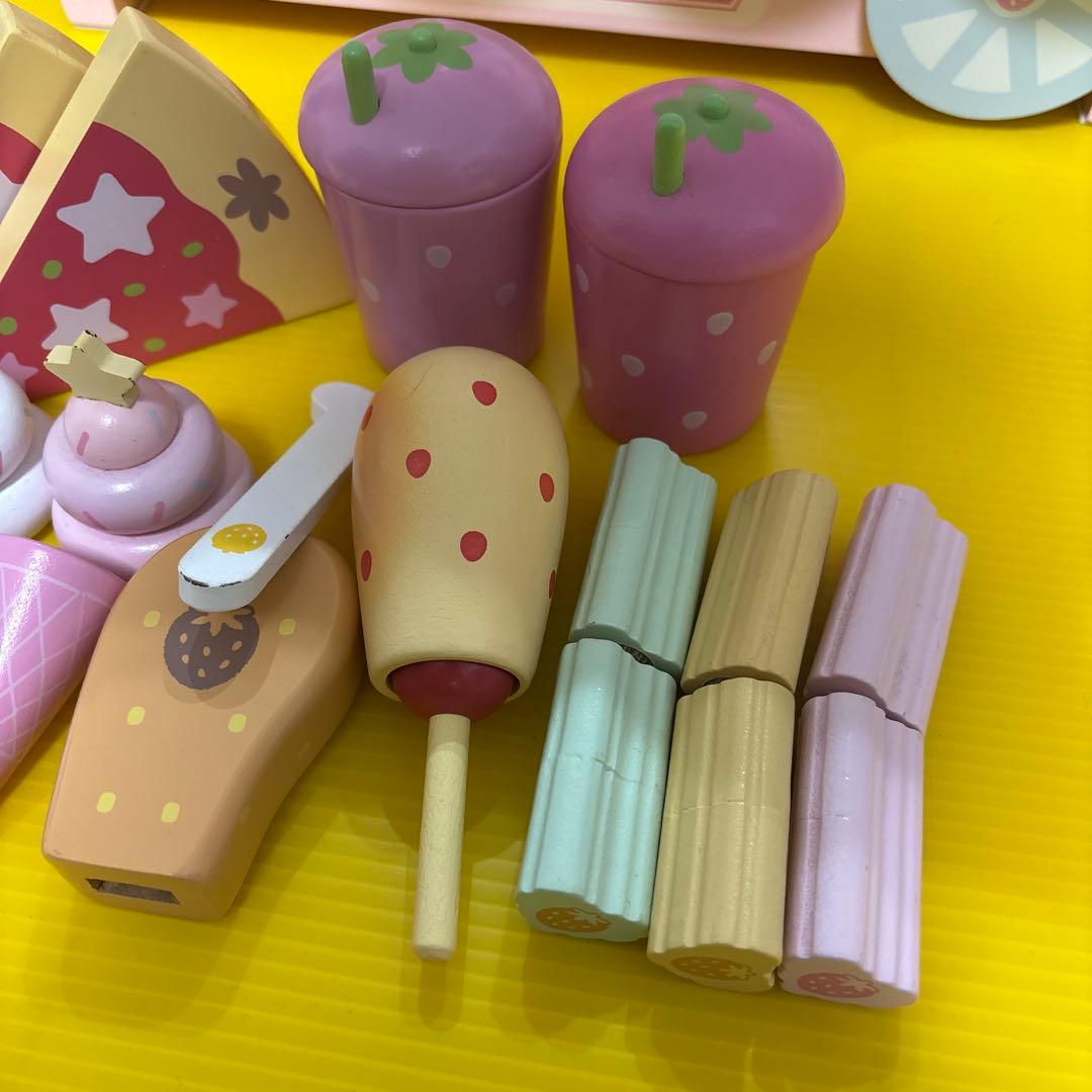 d*3様 マザーガーデン 野いちごランドのフードワゴン