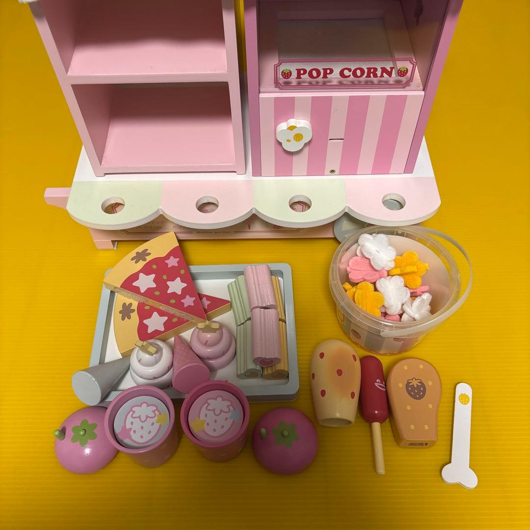 d*3様 マザーガーデン 野いちごランドのフードワゴン