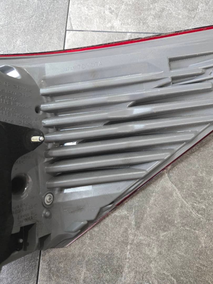 210系　トヨタ　クラウン　アスリート　テールランプ