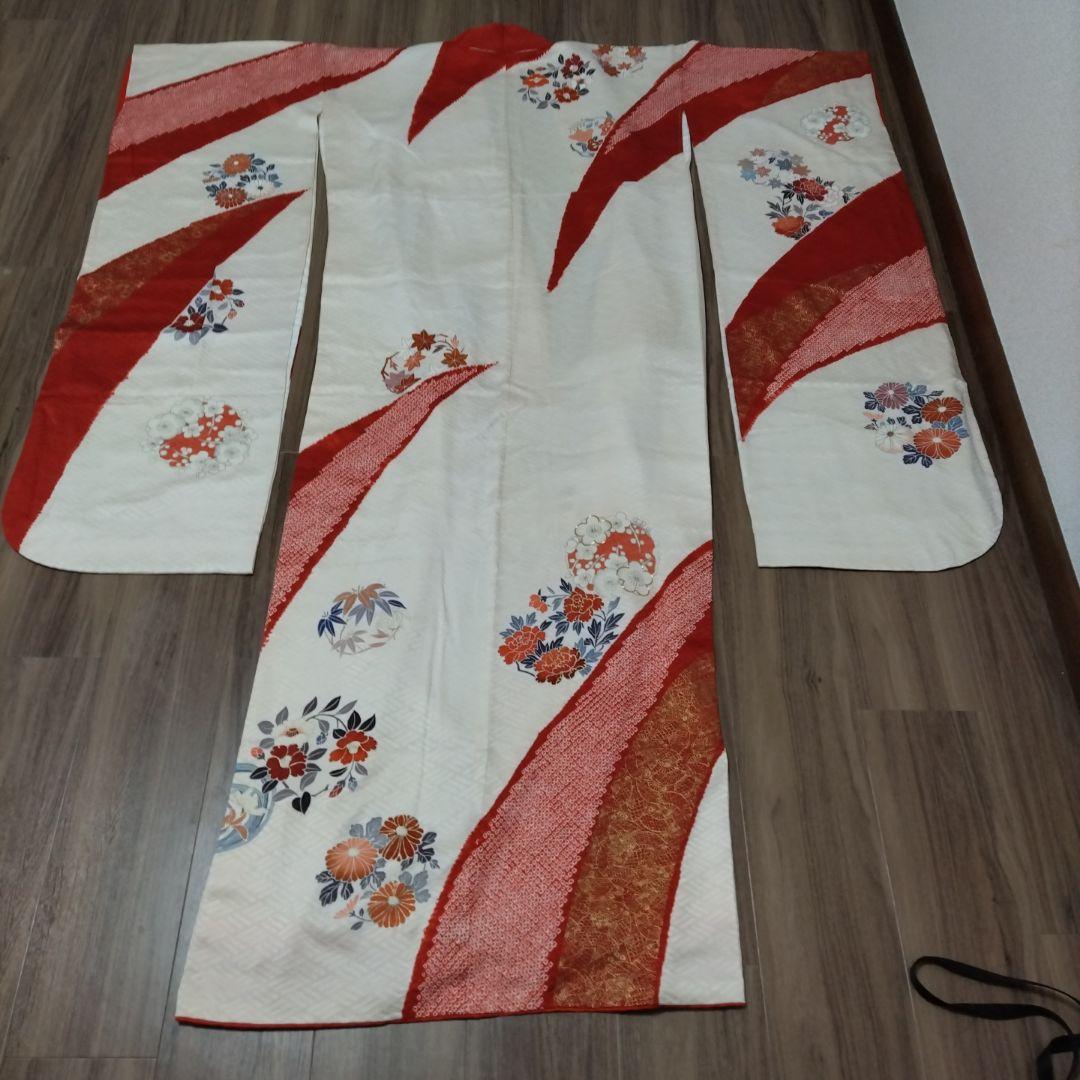 成人式。振袖セット。着物セット。赤と白。帯、長襦袢、髪飾り、草履、他セット。絹。