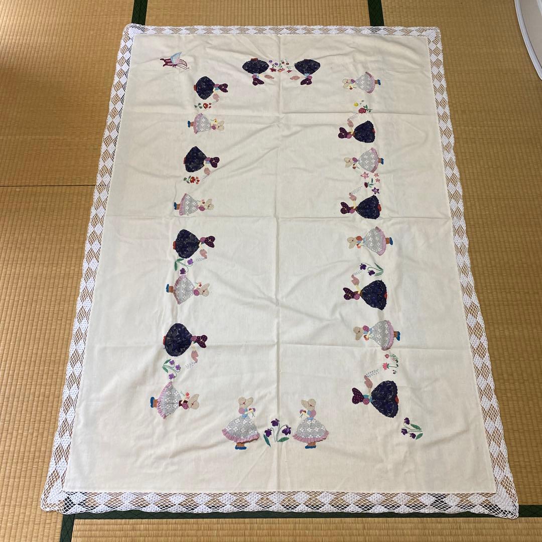 パッチワークキルト　ファンシーテーブルクロス　レース　女の子　花柄　ハンドメイド