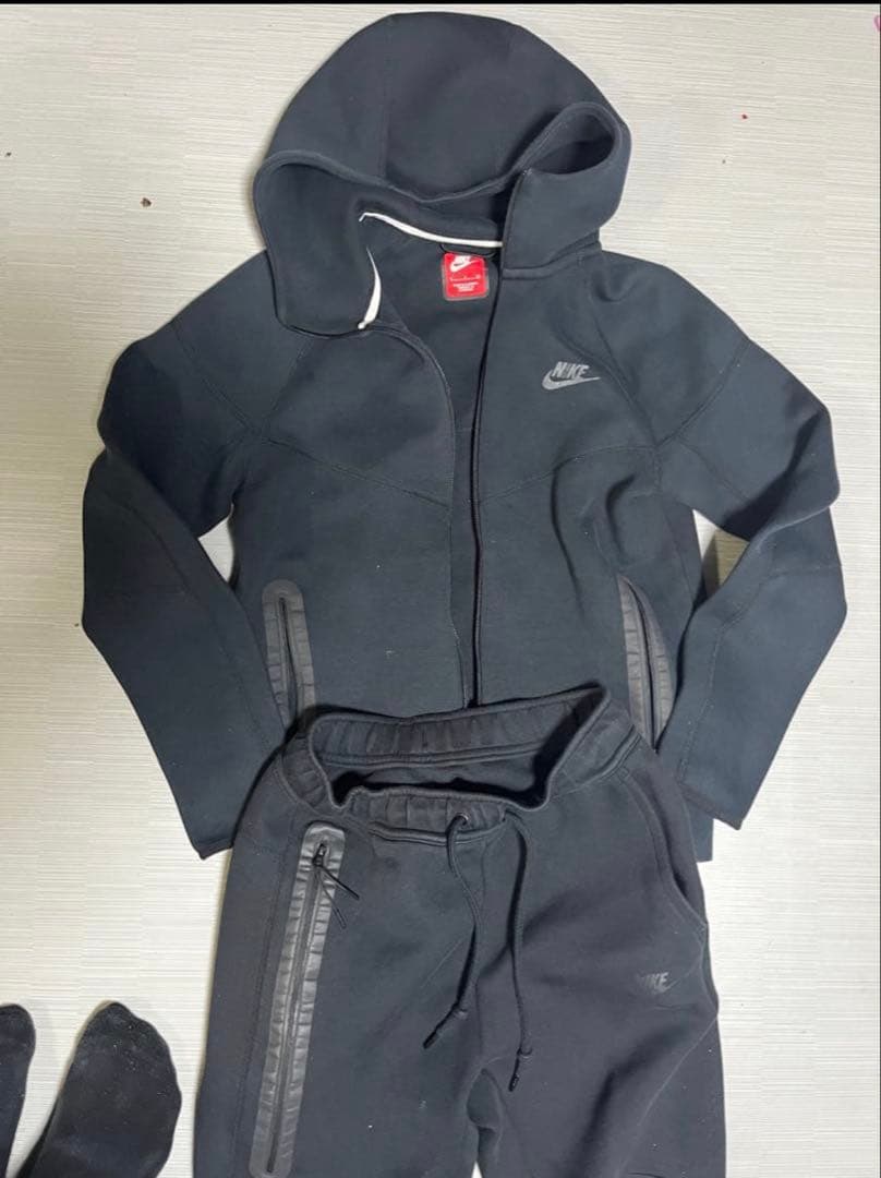 Nike テックフリース黒上のみ‼️