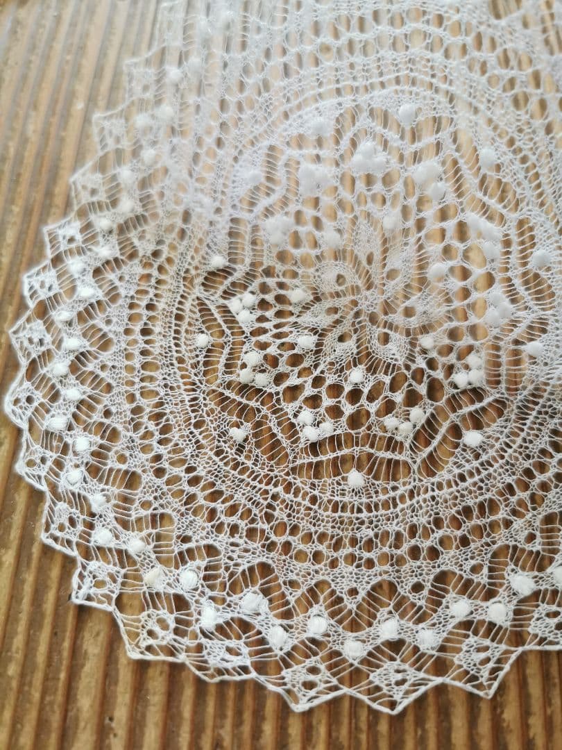 アンティーク ポルトガル レアなアゾレスレース極細糸ドイリー ふわふわの淡雪