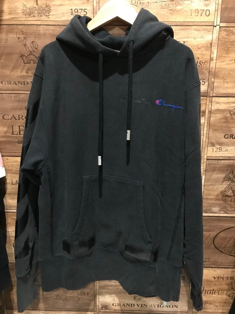 【値下げ対応可能‼️】Off-White × champion パーカー 黒