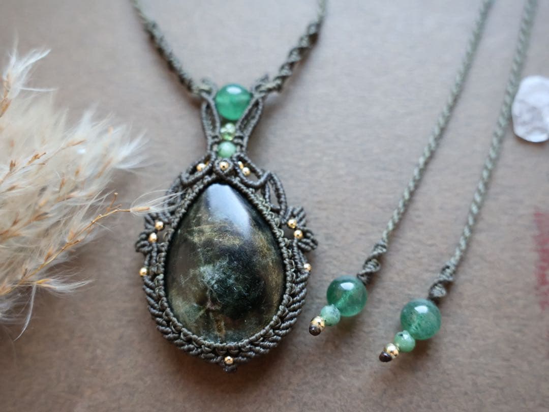 でんちゃん グリーンマイカ　チャロアイト　マクラメ　ネックレス