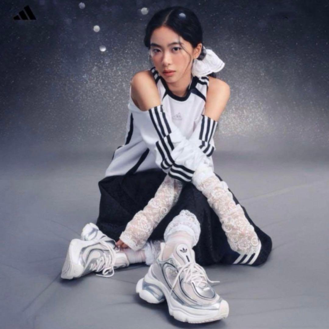 adidas オズヴィーナス OZVENUZ 24.5　シルバー