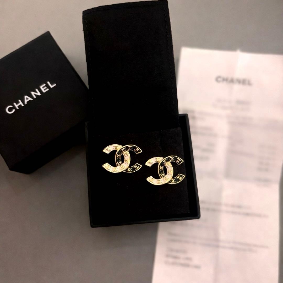 CHANEL シャネル ココマーク ピアス 黒×白 ゴールド 2024年　正規品