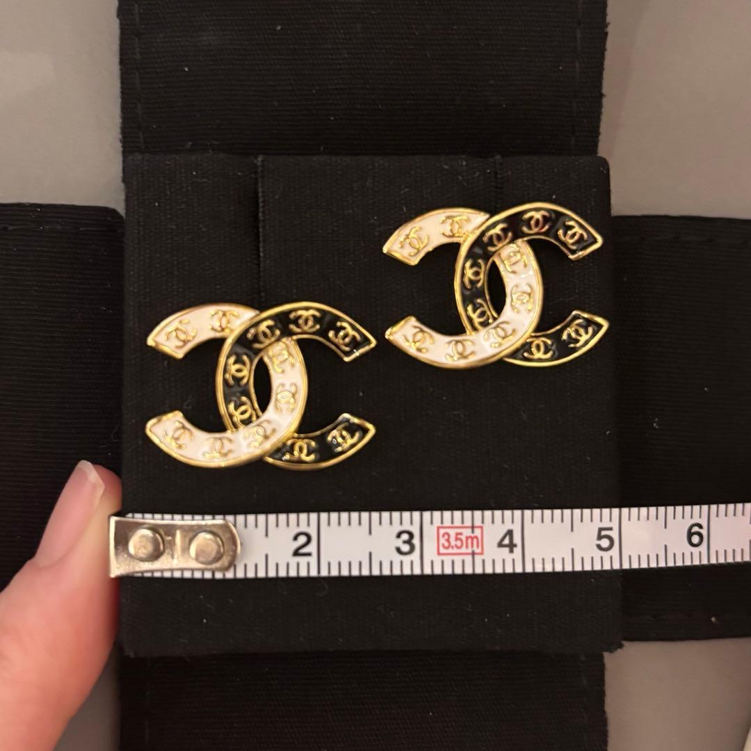 CHANEL シャネル ココマーク ピアス 黒×白 ゴールド 2024年　正規品