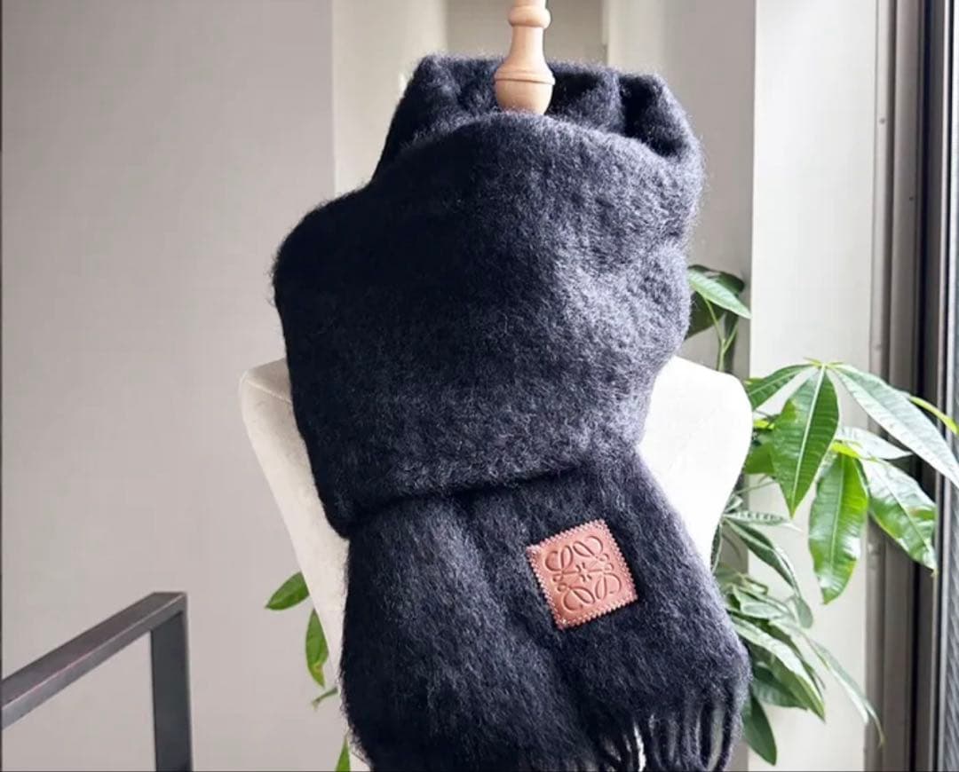 LOEWE マフラー ブラック