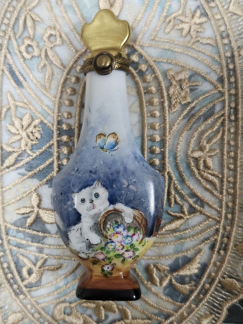 リモージュボックス 猫と花のデザイン陶器香水瓶