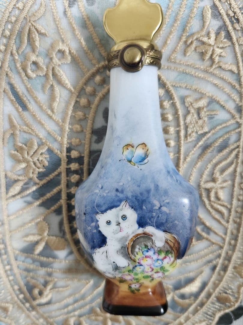リモージュボックス 猫と花のデザイン陶器香水瓶