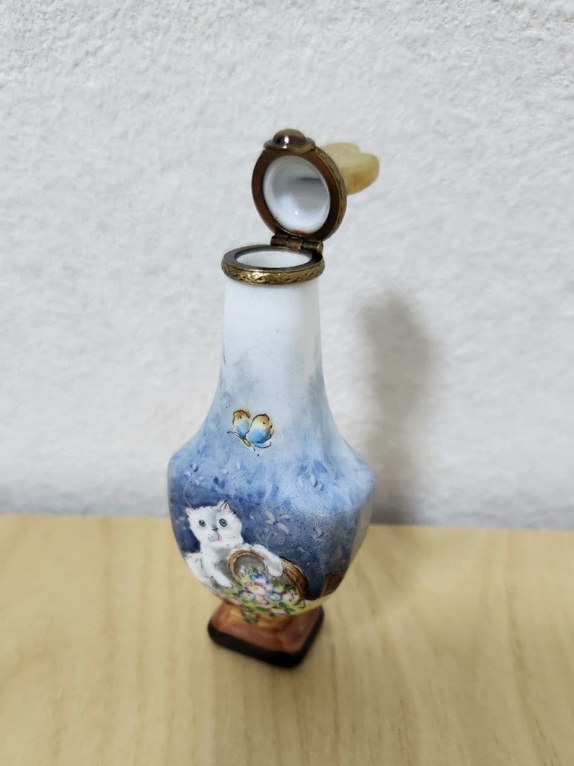 リモージュボックス 猫と花のデザイン陶器香水瓶