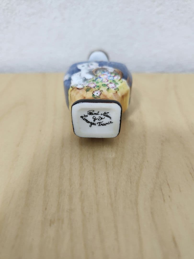 リモージュボックス 猫と花のデザイン陶器香水瓶