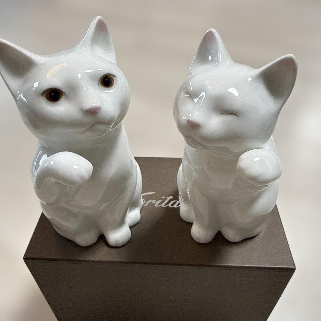 ノリタケの「招き猫（小）ペア ウェルカムキャット」の置物です。﻿