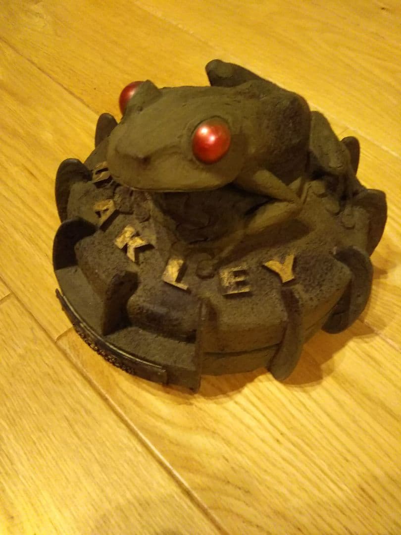 OAKLEY JAPAN 2010 蛙 カエル 置物 インテリア オークレイ