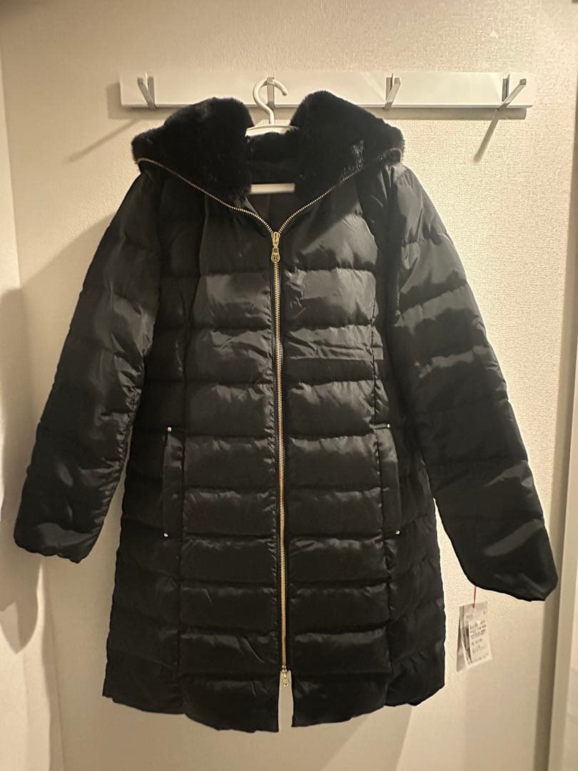 【新品未使用】軽量 スッキリシルエット 黒 ダウンコート 冬　Mサイズ