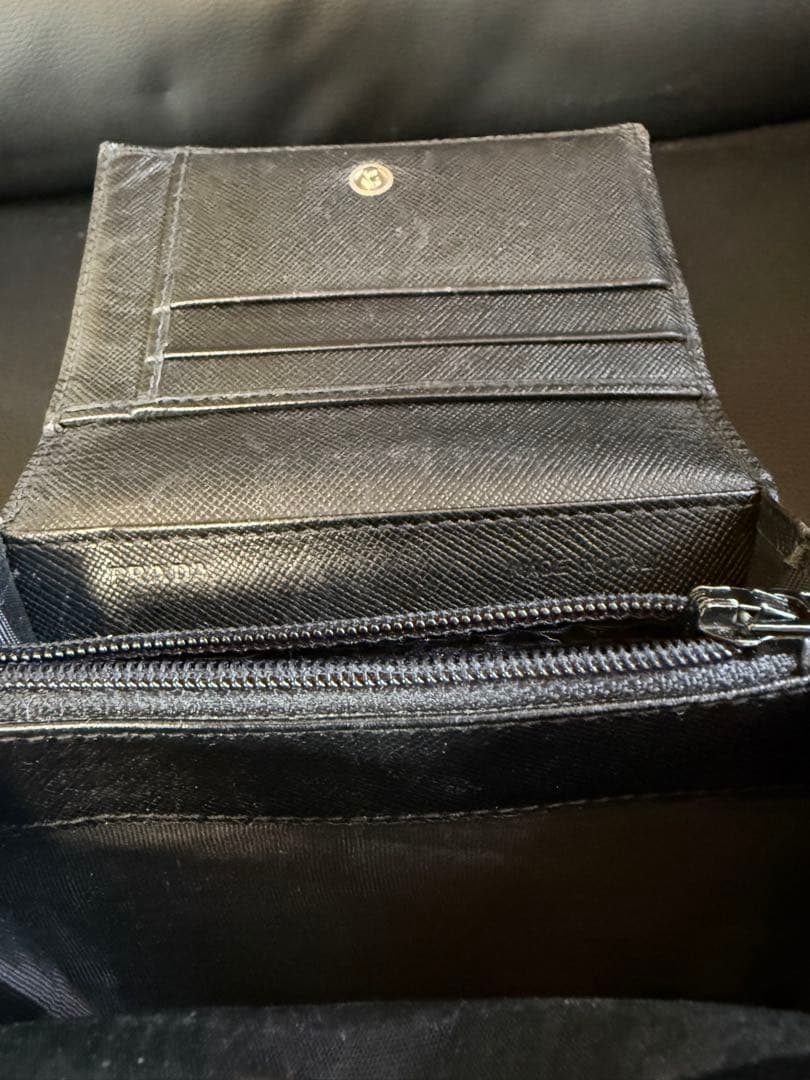 プラダ コンパクトケース サフィアーノレザー