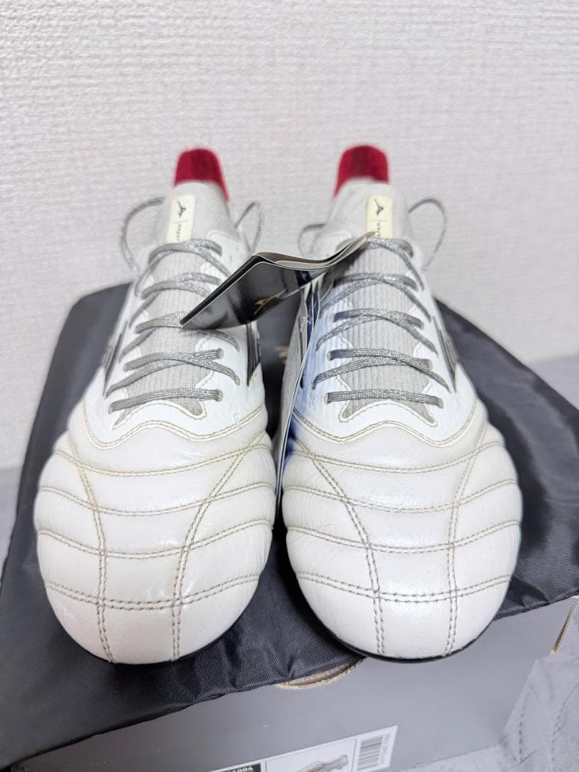 新品 ミズノ サッカースパイク モレリアネオ3 β JAPAN 白赤黒 27.5