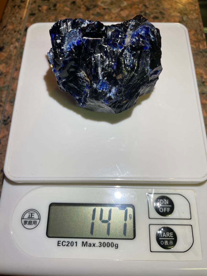 黒と青の鉱物標本 147g