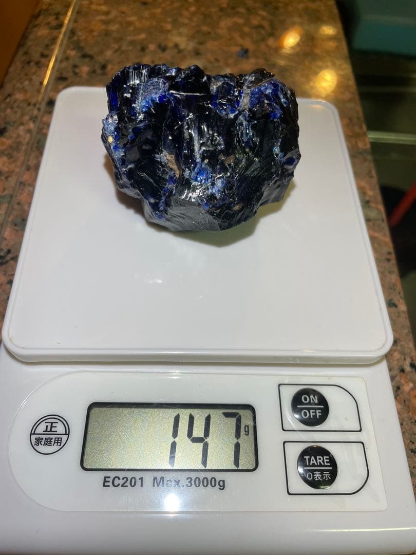 黒と青の鉱物標本 147g