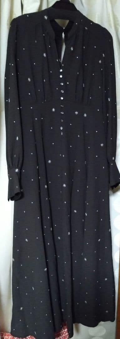 新作新品　ココディール 星柄刺繍 フレアワンピース　サイズ2