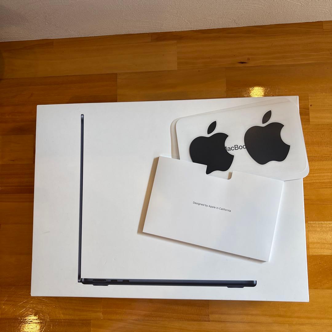 Apple MacBookAir(M2, 2022)8G 256GB 13インチ