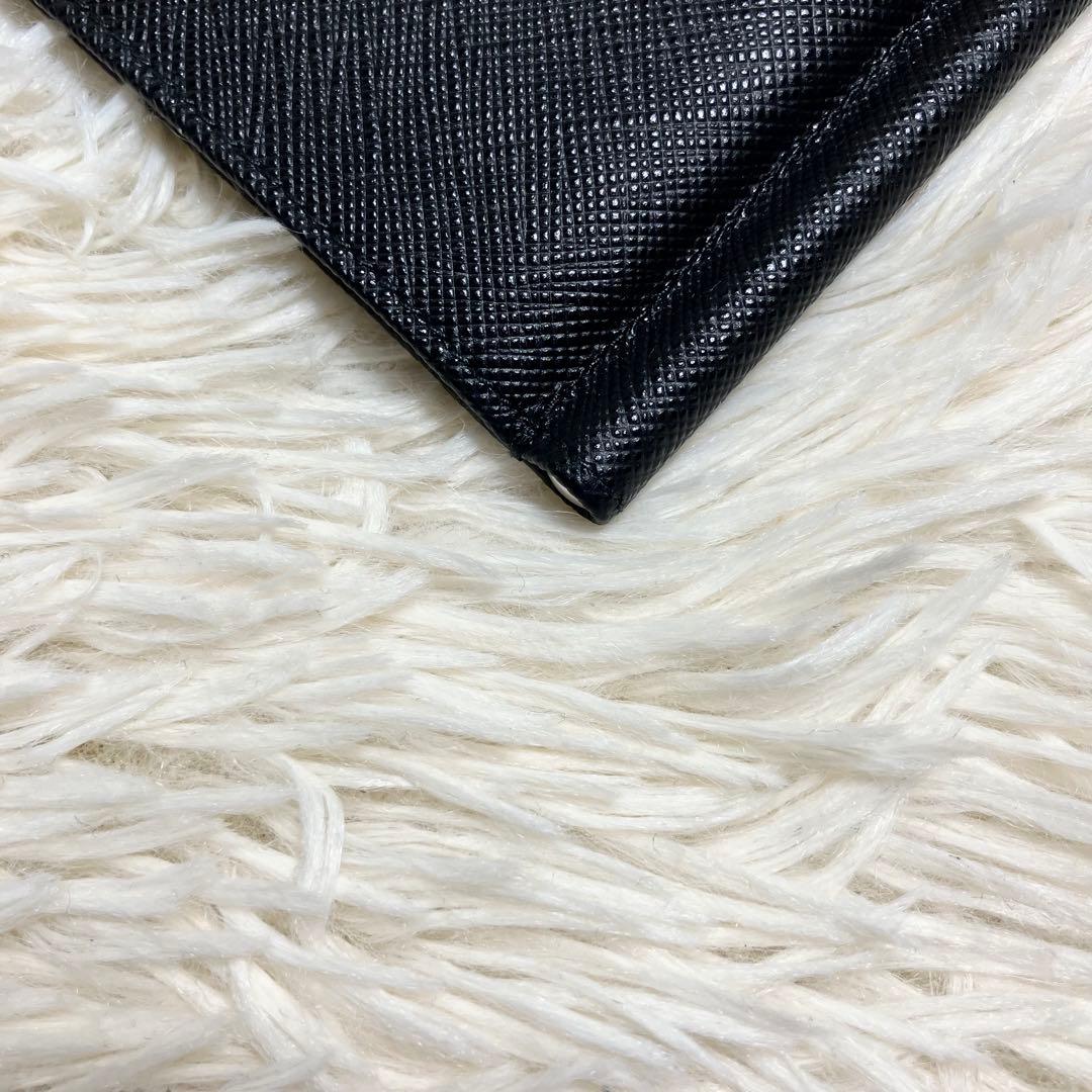 【新品同様】 PRADA マネークリップ サフィアーノ 三角プレート
