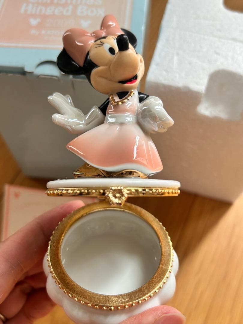 【レア】希少　クリスマス　ヒンジボックス　ミニーマウス　陶器　小物入れ